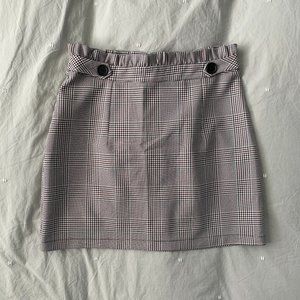 Topshop high-waisted black maroon plaid mini skirt, size 6 (US), 38 (EU)